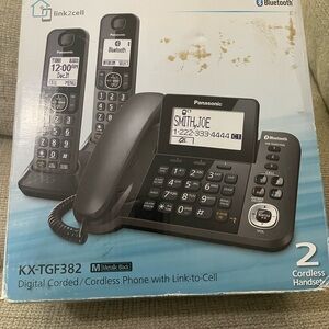 Panasonic KX-TGF382 Expandable Cordless Phone System w 2 Cordless & Chargers